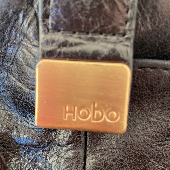 HOBO Leather shoulder bag with 2 shoulder straps, gold zip and Dust Bag - Picture 7 of 13